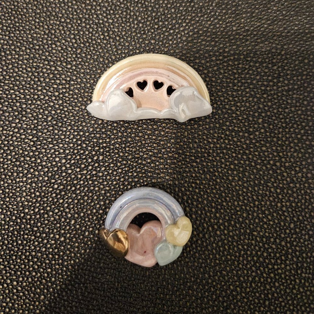 BRAND NEW PAIR OF PASTEL-COLORED RAINBOW CERAMIC PINS
